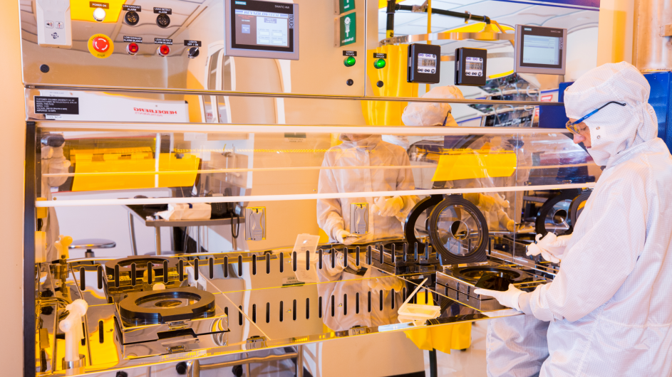 Columbia Engineering clean room (Photo: Timothy Lee Photography)