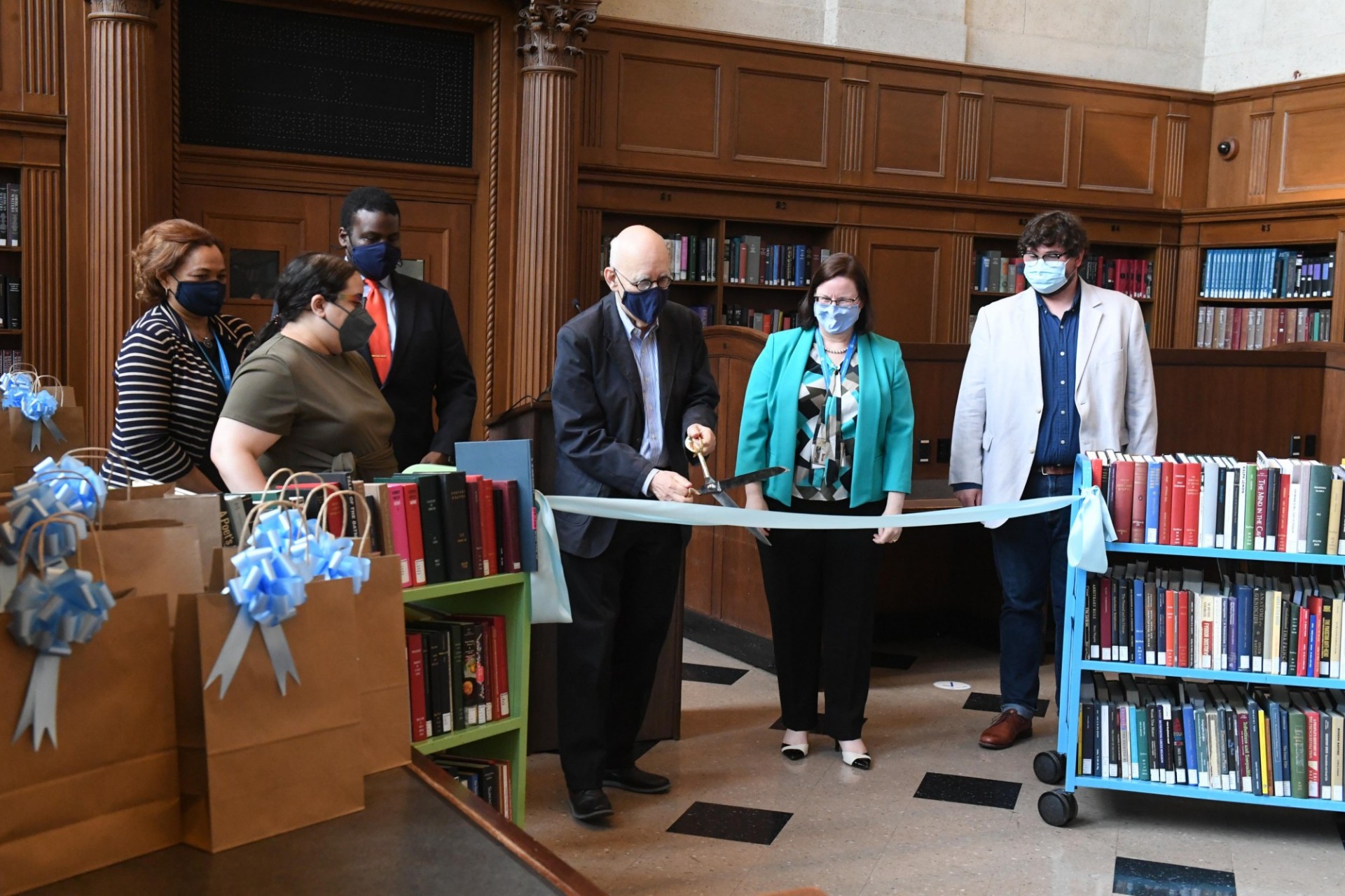 Interim Provost Ira Katznelson cuts the ceremonial ribbon to mark the reopening of Columbia Libraries. Photo by Eileen Barroso. Ira Katznelson cuts the ceremonial reopening ribbon at Butler Libraries.