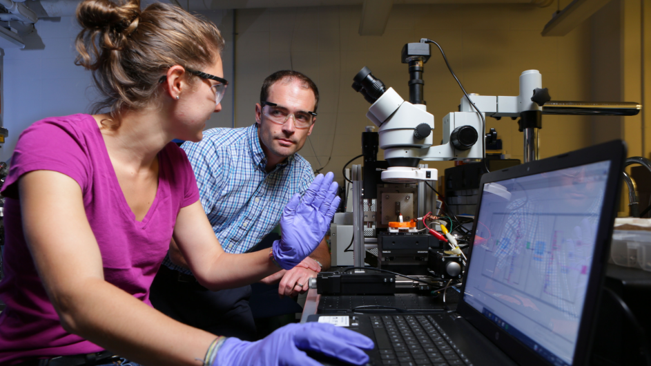 Columbia Engineering professor Daniel Esposito and colleague in lab. (Photo: John Abbott)