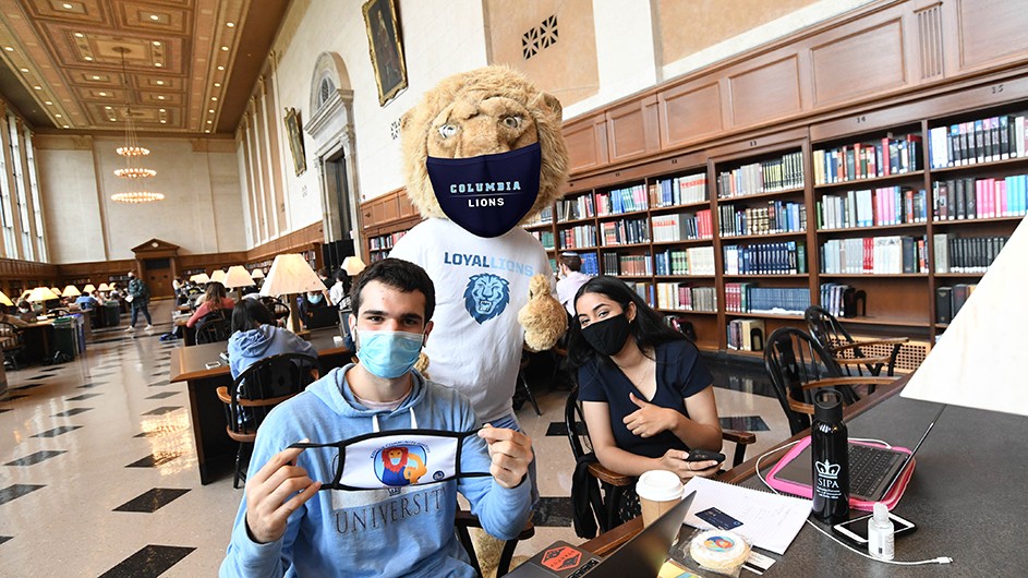 Roar-EE in Butler Library with students, Columbia University