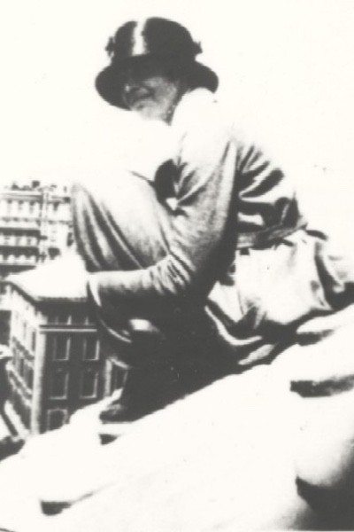 Amelia Earhart on Low Library (Louise De Schweinitz) Amelia Earhart on Low Library (Louise De Schweinitz)