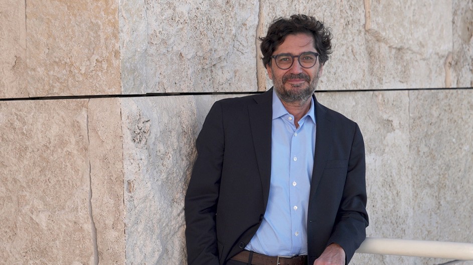 Professor Avinoam Shalem's main fields of interest concern artistic interactions in the Mediterranean basin, the migration of objects, and medieval aesthetics. Columbia University Professor Avinoam Shalem