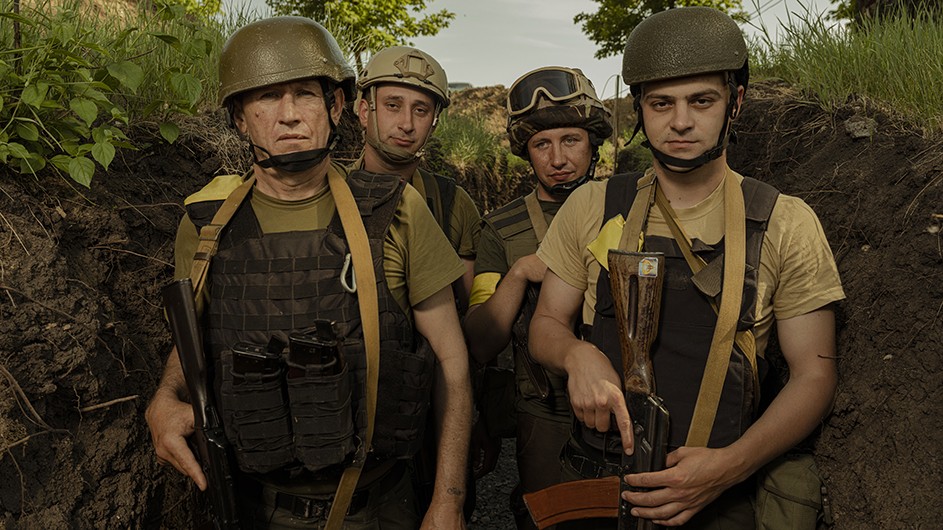 Ukrainian service members near the front lines in southern Ukraine. Photo by Sasha Maslov photograph of 4 Ukrainian soldiers by Sasha Maslov, Harriman Institute, Columbia University