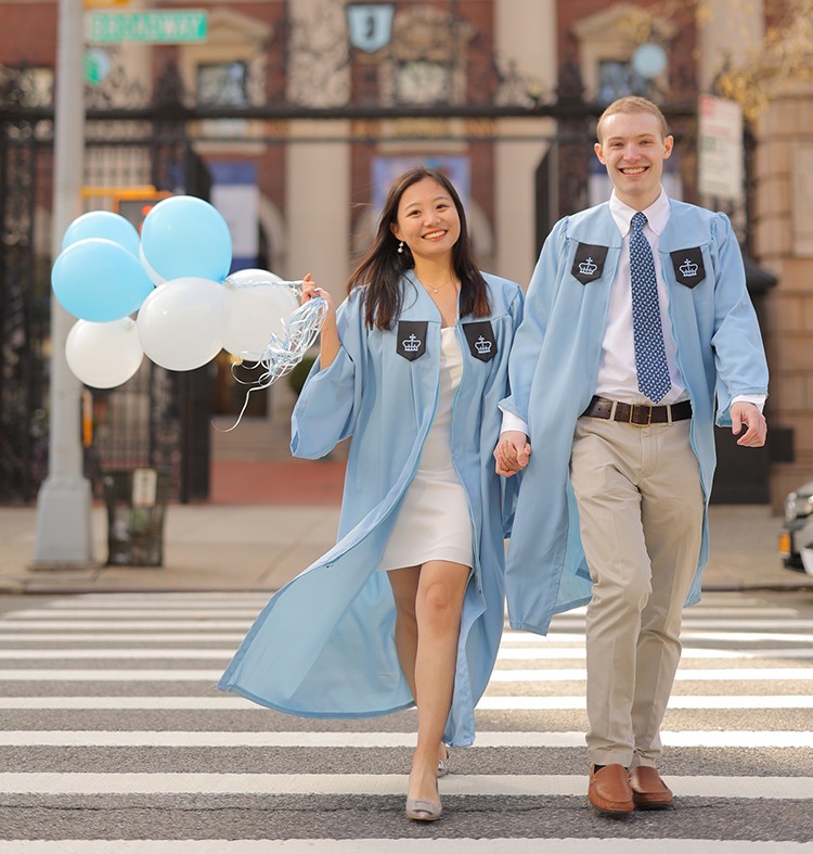  Tiange Zhao (BC’22) and boyfriend Henry Golub (CC’22) walk from Barnard College to Columbia. 