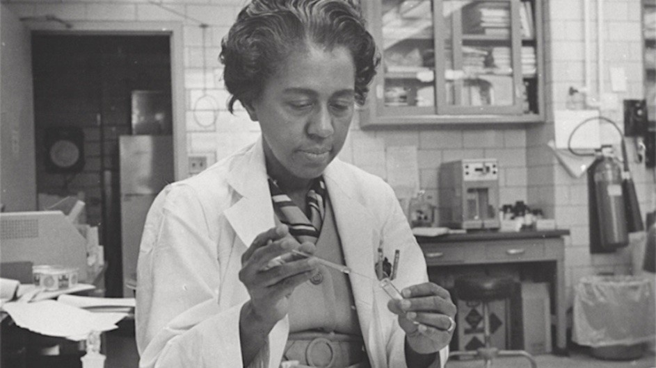 Biochemist Marie Maynard Daly conducting research in her lab, circa 1960. Photo credit: Archives of the Albert Einstein College of Medicine, Ted Burrows, photographer Marie Maynard Daly