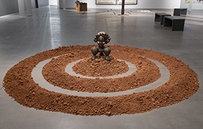 Minne Atairu, To the Hand, 2023. Bronze-infused, PLA filament, clay, wood, bronze. Commissioned by The Shed. Artwork © Minne Atairu. Photo: Adam Reich. Courtesy The Shed. "Minne Atairu, To the Hand, 2023. Bronze-infused PLA filament, clay, wood. Bronze: 24 x 15 x 16 inches; Overall diameter: 36 x 144 inches. Commissioned by The Shed. Artwork © Minne Atairu. Photo: Adam Reich. Courtesy The Shed."
