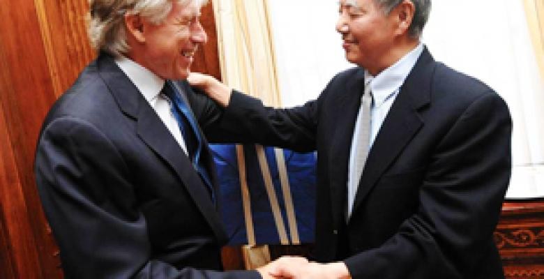 President Bollinger with T.D. Lee at the Sept. 13 reception held in Professor Lee's honor. Image credit: Eileen Barroso/Columbia University President Bollinger and T.D. Lee