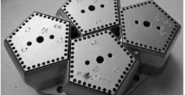 The "offset" four-pentagon die Four pentagon shaped metal boxes