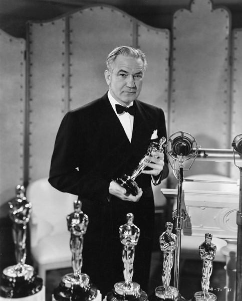 Victor Fleming received the Best Director Oscar for “Gone With the Wind” at the 12th Academy Awards. Victor Fleming with his Oscar