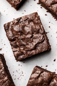 A photo of brownies