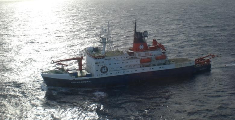 The R/V Polarstern during cruise ANTXXVI/2. Photo: Jürgen Gossler, Alfred-Wegener-Institut