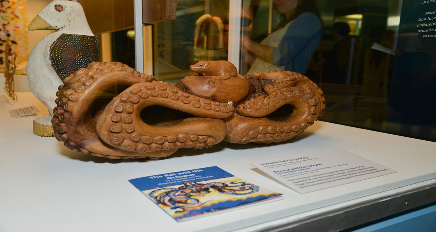 Octopus and rat wood carving with shells of a legend of an ungrateful rat and the octopus's revenge commonly told in Tonga, Samoa, the Tuamotos and other islands. The piece is made by Tongan artist Kuki Sii