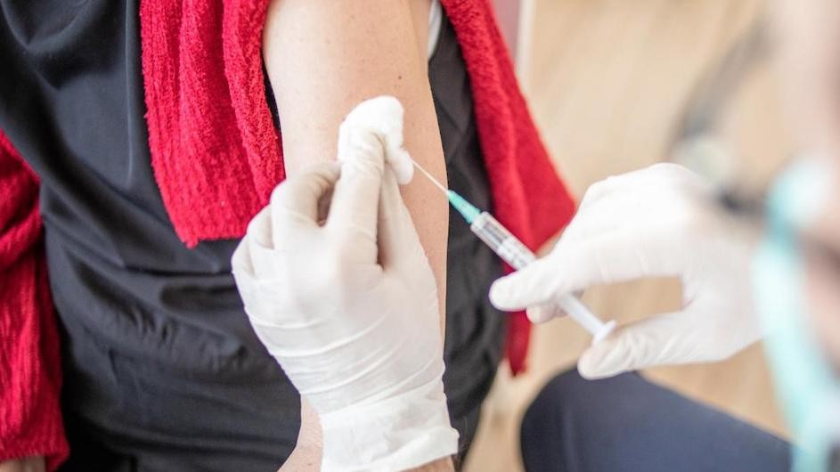 Image of arm being vaccinated.