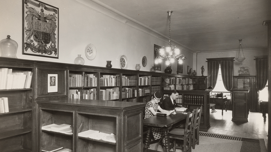 A 1930s photograph taken inside Columbia University’s Casa Hispánica. In 1930, Columbia President Nicholas Murray Butler informed the Hispanic Institute’s director, Federico de Onís of the decision to found a Casa Hispánica to house the institute’s activities. Until it moved to its current location at 116th St. and Claremont Ave. in 1966, the Casa Hispánica was located at 435 West 117th St., a building that no longer exists. Photo by A. Tennyson Beals/Columbia University Libraries Online Exhibitions. A woman reads in Casa Hispanica.