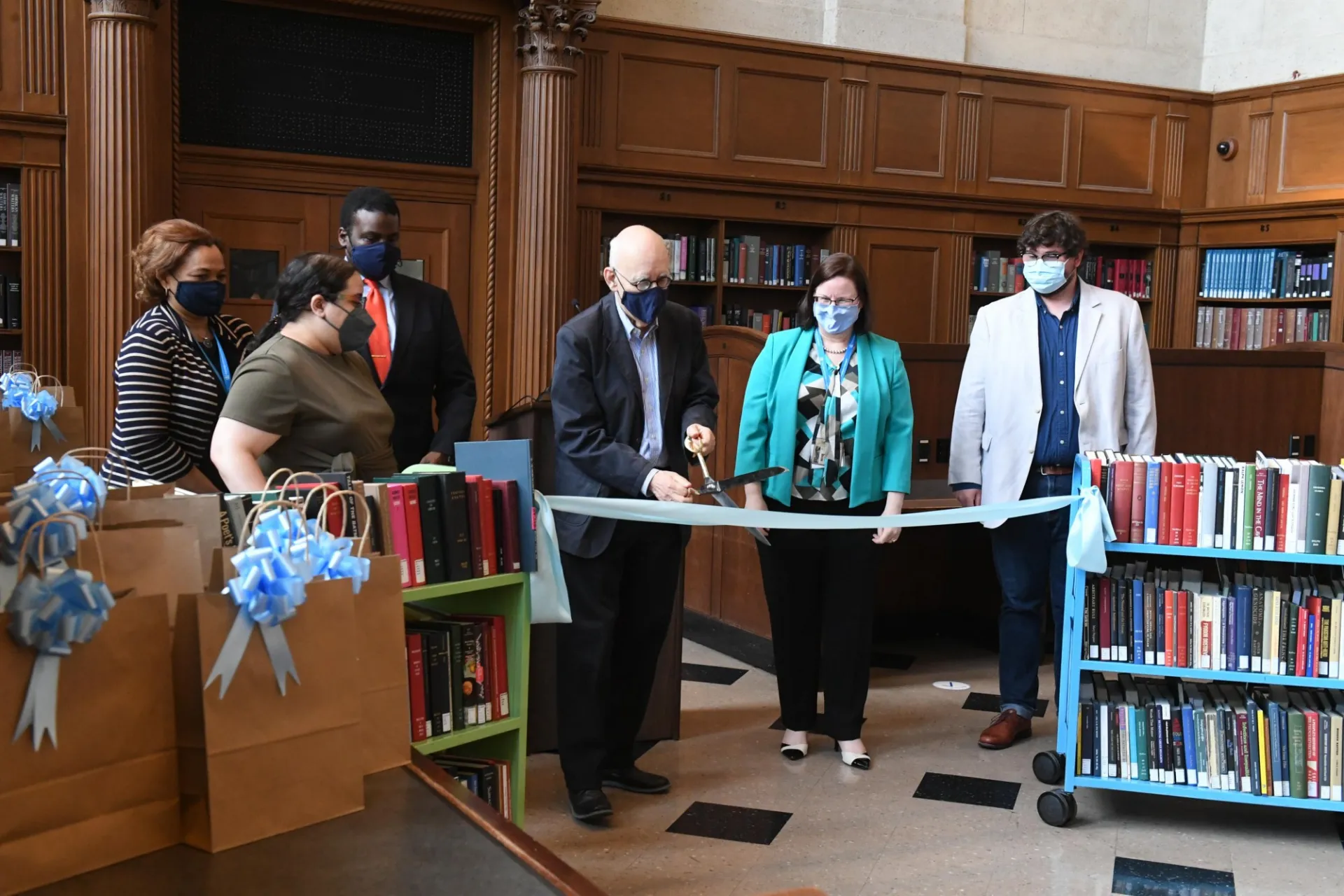 Ira Katznelson cuts the ceremonial reopening ribbon at Butler Libraries. 