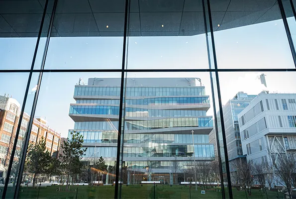 David Geffen Hall viewed from Kravis Hall. 