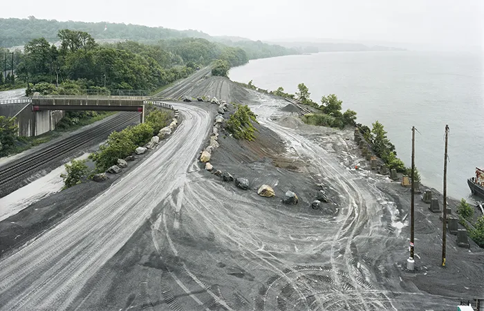An-My Lê, Hudson River I from Trap Rock, 2006. Pigment print. Courtesy the artist and Marian Goodman Gallery.