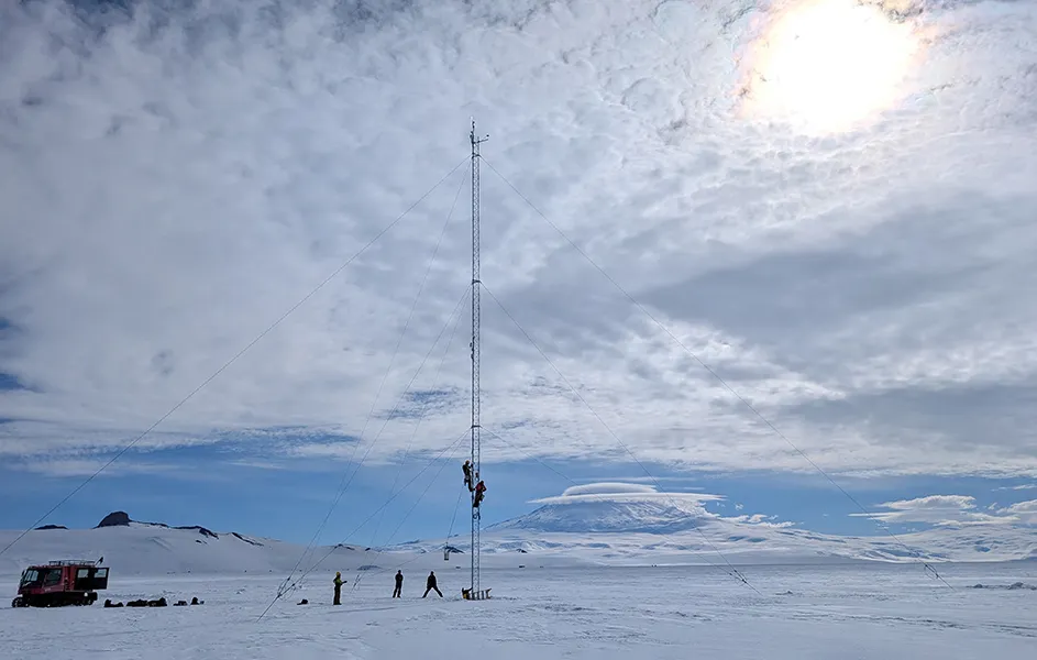 Five Columbia climate & engineering researchers set up a tower to measure winds and snow on the McMurdo Station in Antarctica with the sun shining through the clouds. 
