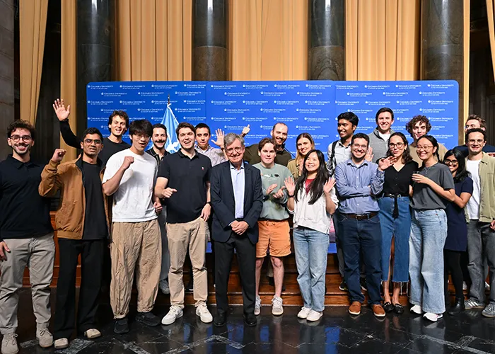 Nobel Prize winner Michael Woodford poses with his students.