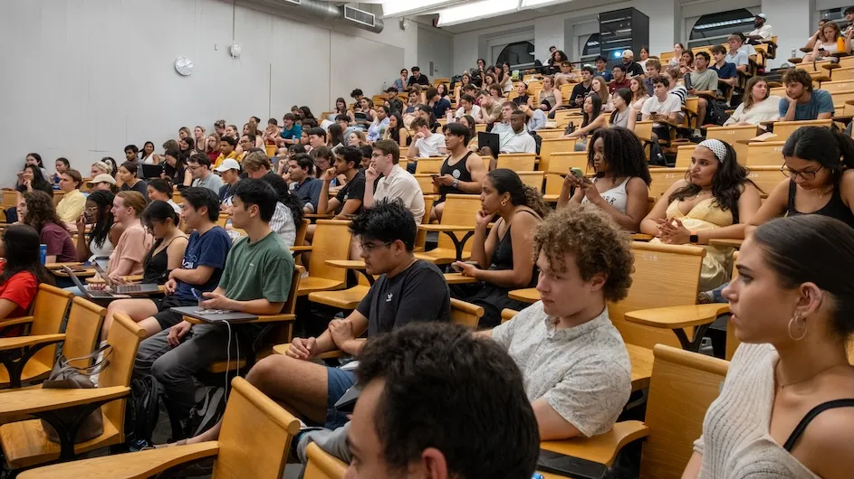 Attendees at the BridgeColumbia-hosted debate between the Columbia University Democrats and the Columbia University College Republicans. (Credit: William Kim)