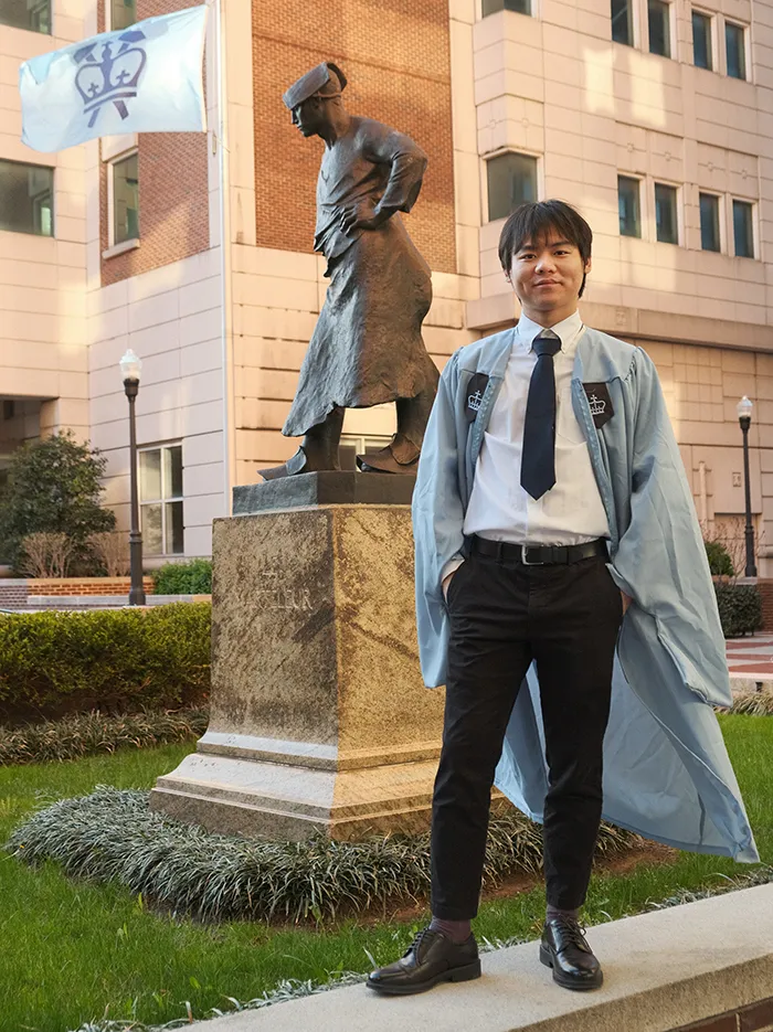 Jony Chen (SEAS’24) poses with Le Marteleur statue.