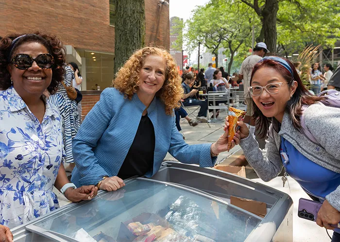 President Mnookin shares an ice cream with a medical student on CUIMC’s Haven Plaza.