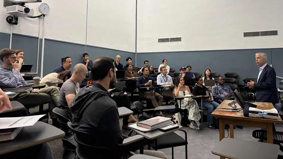 Columbia University adjunct professor Joseph Pfeifer teaching a Class 