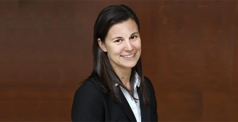 headshot of elise bixby 