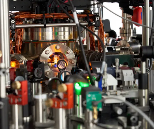 A vacuum chamber on the Will lab's optical table